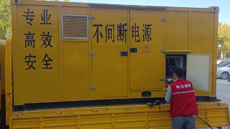 遂平柴油发电机组和UPS电源配合使用时，如何避免切换过程中的电力中断？